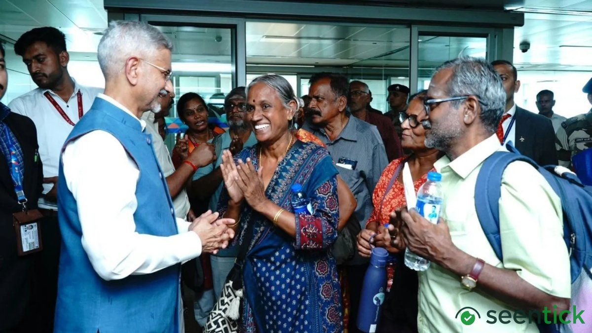 320 Indians still missing after Nepal floods; 21 rescued land in Delhi