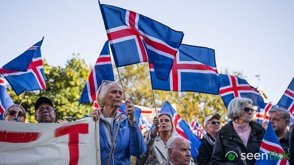 Close race as Iceland votes on whether to restart talks on joining EU