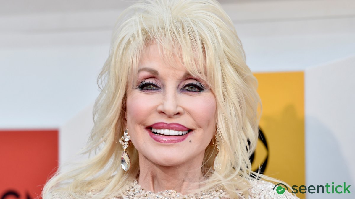 Dolly Parton Played Miley Cyrus' Aunt On A Classic Disney Sitcom