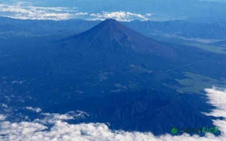 Father leaves 7-year-old son alone on Mount Fuji to continue hike, reports say