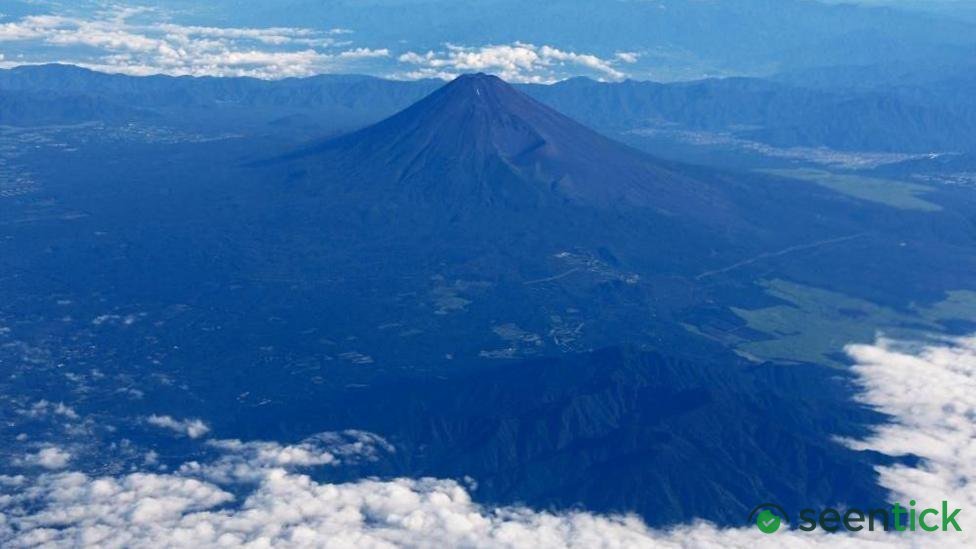 Father leaves 7-year-old son alone on Mount Fuji to continue hike, reports say