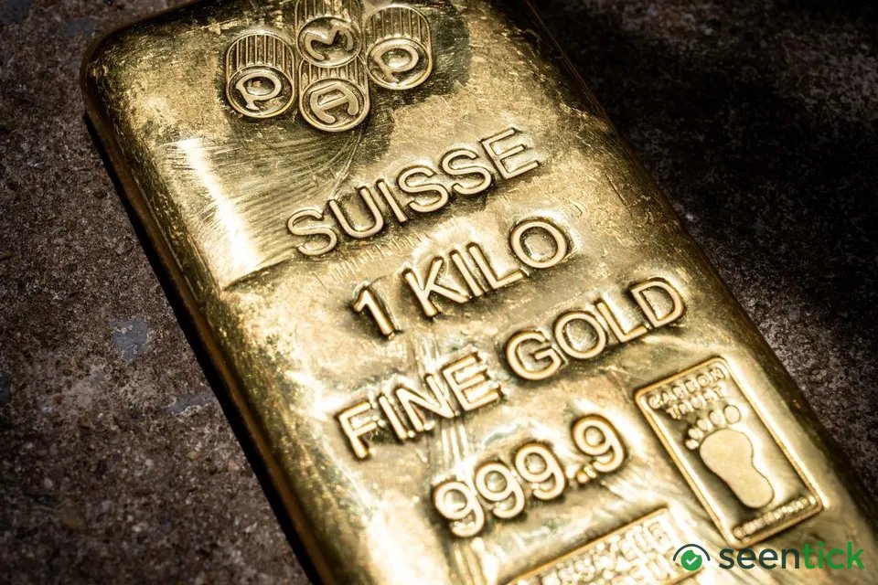 Gold Reaches Highest Price In Three Months As Dollar Weakens