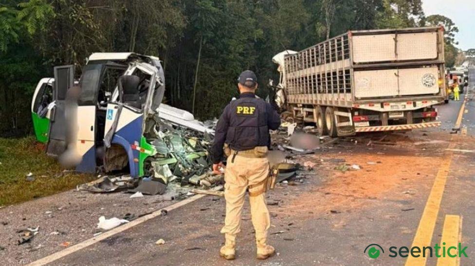 Head-on collision between bus and lorry in Brazil kills more than 20