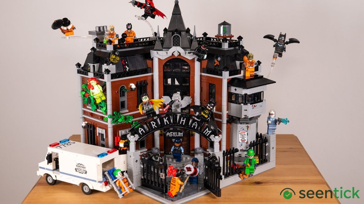 I just built the biggest Lego Batman Arkham Asylum ever produced, and the minifigure lineup is pure insanity