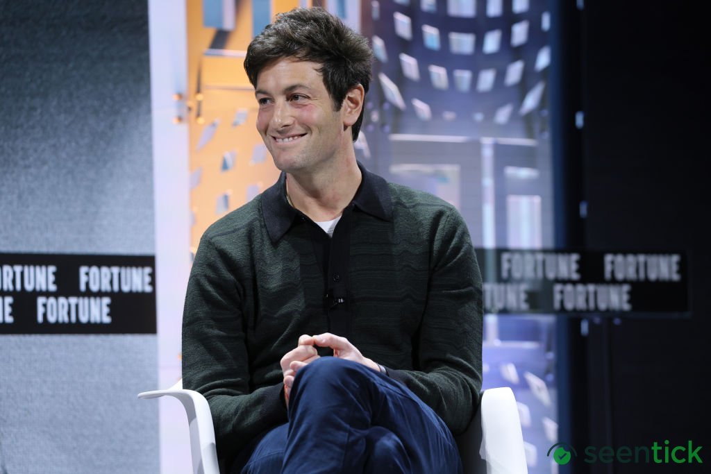 AI-focused VC firm Thrive Capital prioritizes fundamentals over hype in investment strategy.