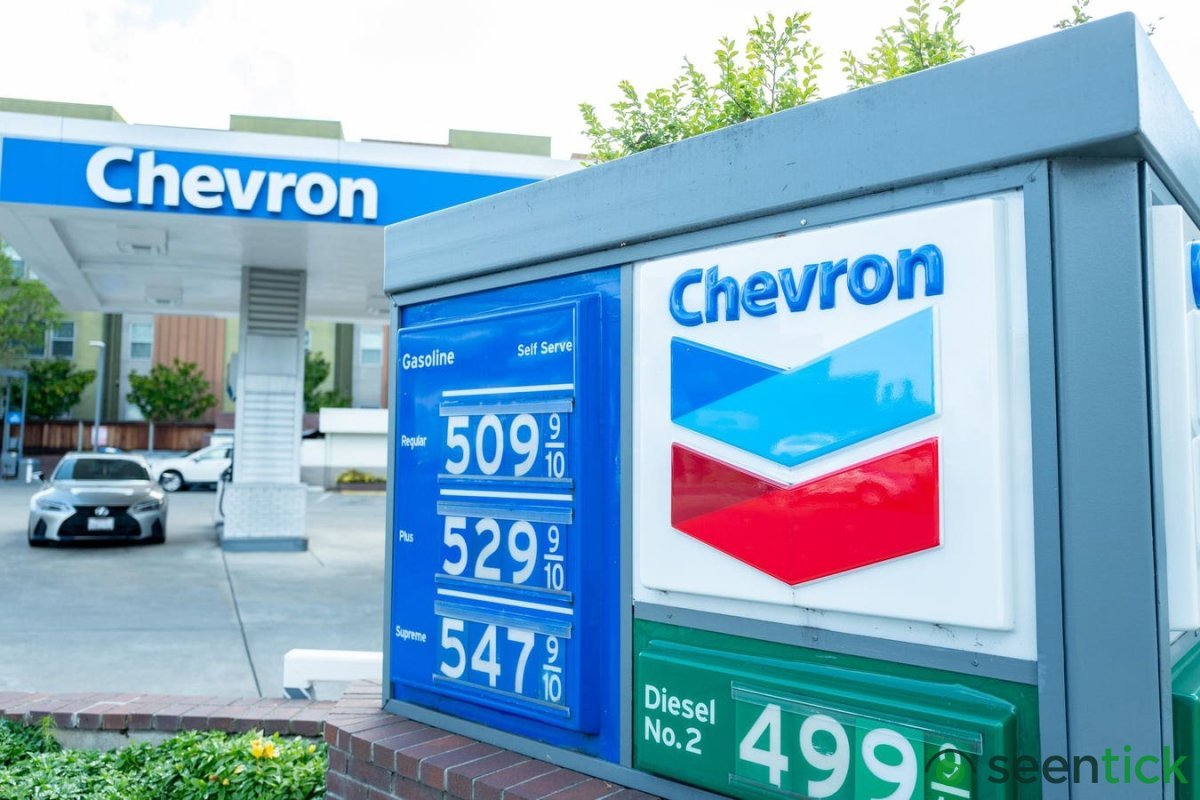 US Gas Prices Reach Record Highs Due to Global Refining Capacity Shortage