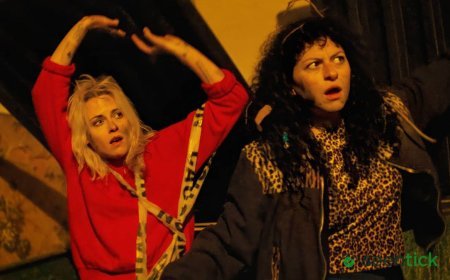 Kristen Stewart and Alia Shawkat star in new stoner comedy The Wrong Girls.