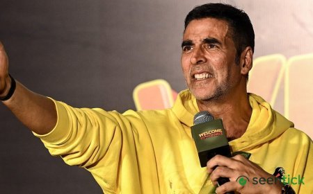 Akshay Kumars Respectful Flag-Hoisting Gesture Captivates Fans On Independence Day