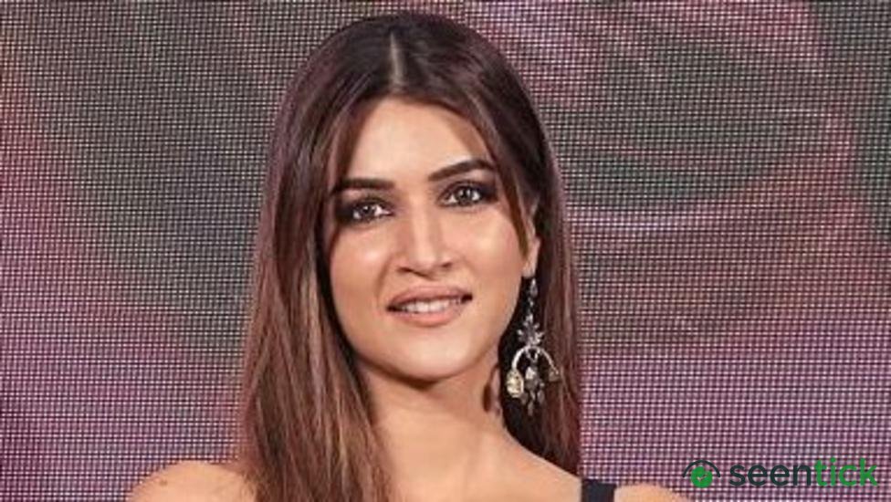 Indian jewellery ad pulled after backlash over actor's outfit