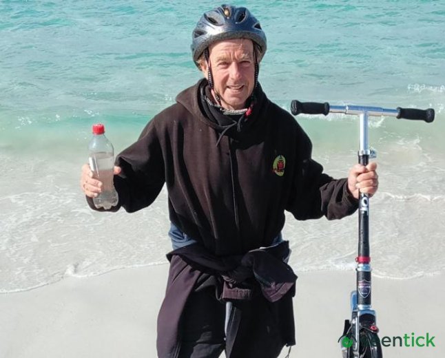 Man completes 2,800 mile scoot across Australia