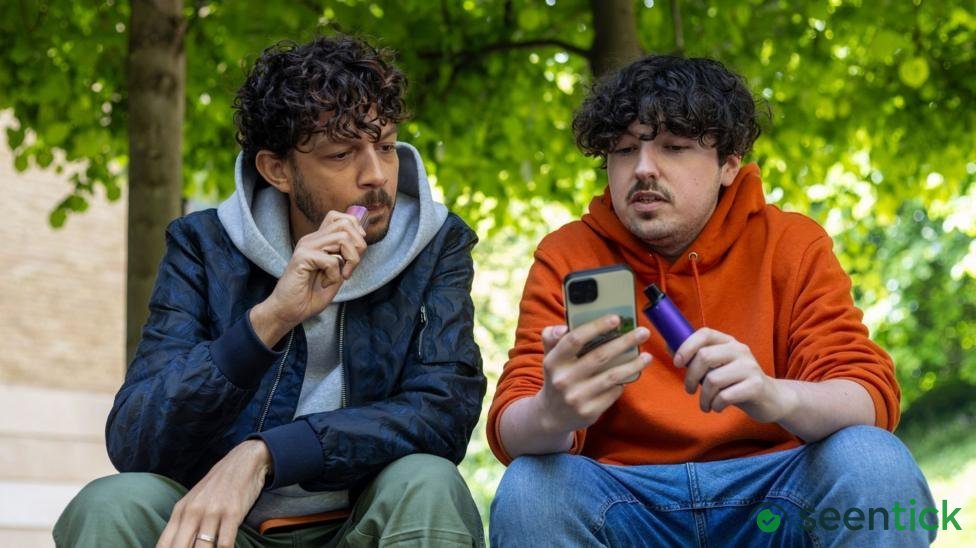 Nicotine vapes best chance to quit smoking, major review finds