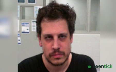 Right-wing commentator Milo Yiannopoulos deported from US to UK