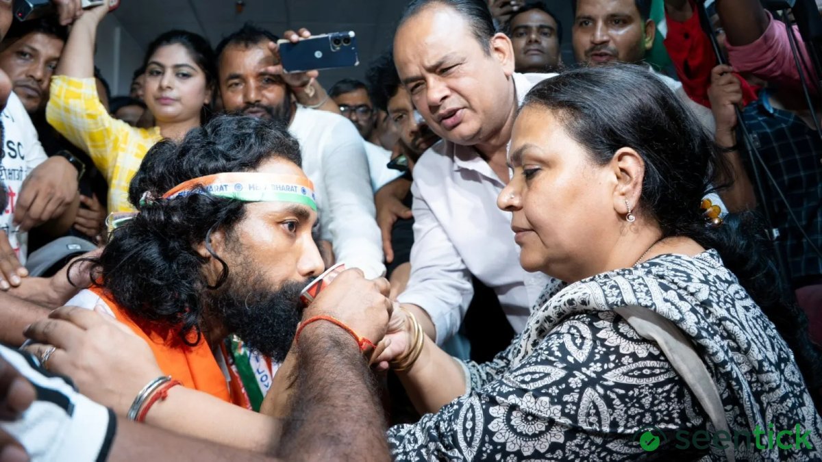 Student leader Mahato breaks hunger strike after Jharkhand government agrees to cancel JSSC-CGL exam