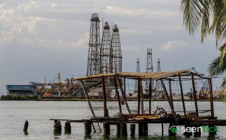 Trump says US has 'historic' deal to control 65bn barrels of Venezuela's oil