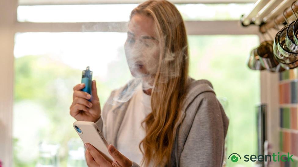 Vapes could lead to health harms in children, doctors warn