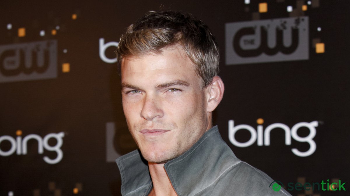 Why Reacher's Alan Ritchson Wasn't In The Aquaman Pilot After Playing The Hero On Smallville