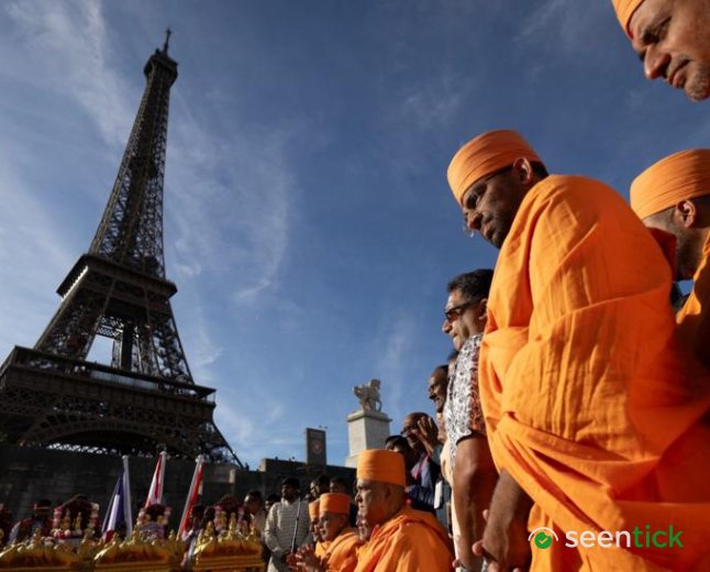 Eiffel Tower chief to quit after female staff replaced by men during religious visit
