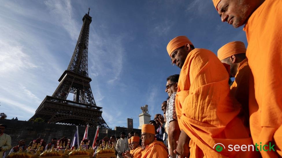 Eiffel Tower chief to quit after female staff replaced by men during religious visit