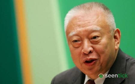 Hong Kong's first leader after British handover dies