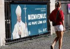 Hundreds of thousands expected in Paris for Pope's visit