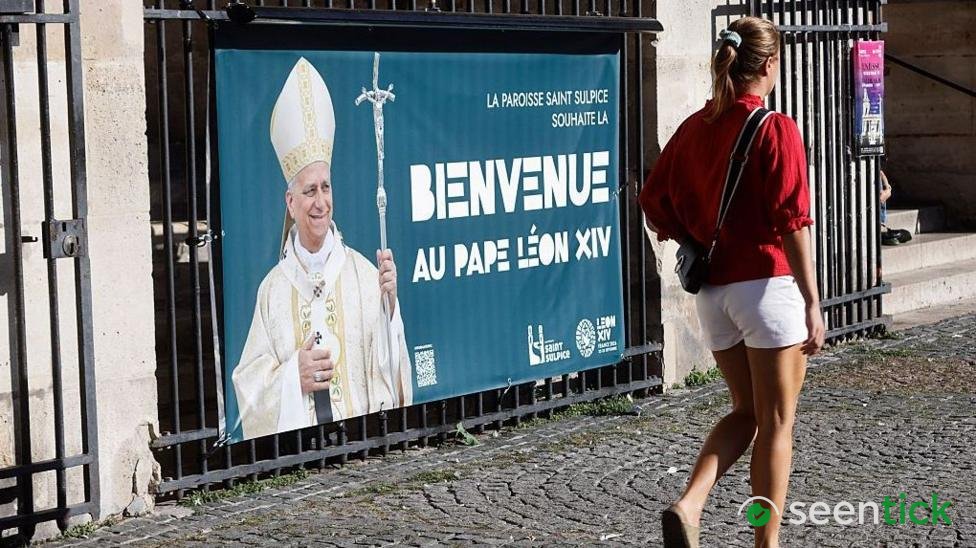 Hundreds of thousands expected in Paris for Pope's visit