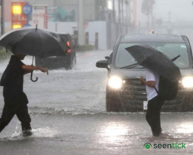 Millions urged to evacuate as powerful Typhoon Dujuan hits Japan