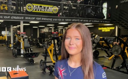 Teen Powerlifter Claims World Golds Despite Endometriosis Battle