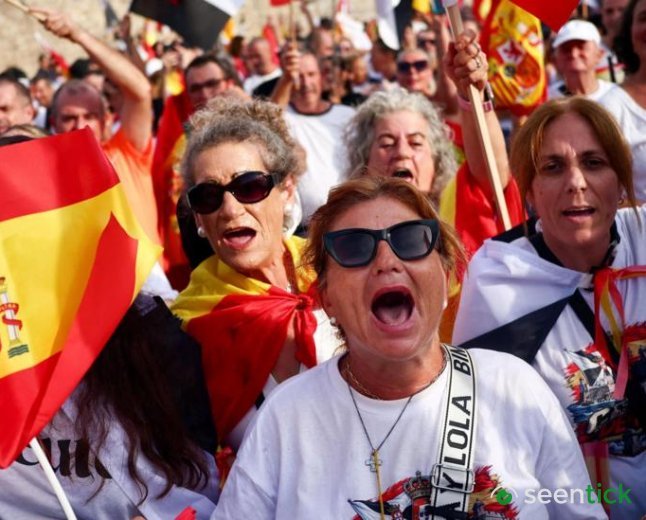 Protests in Spain over government's handling of Ceuta migrant crisis