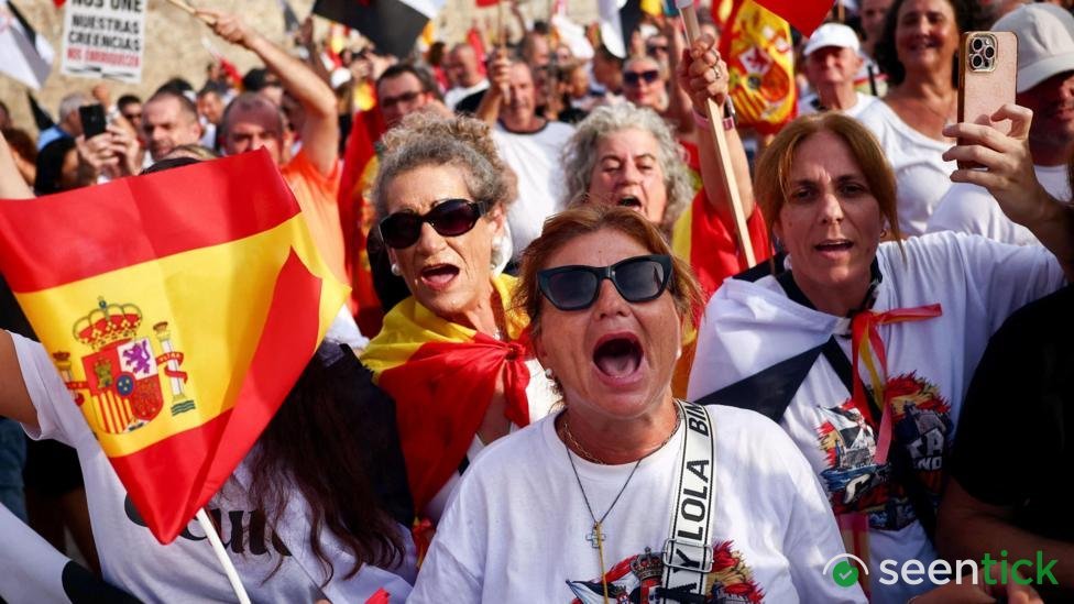 Protests in Spain over government's handling of Ceuta migrant crisis