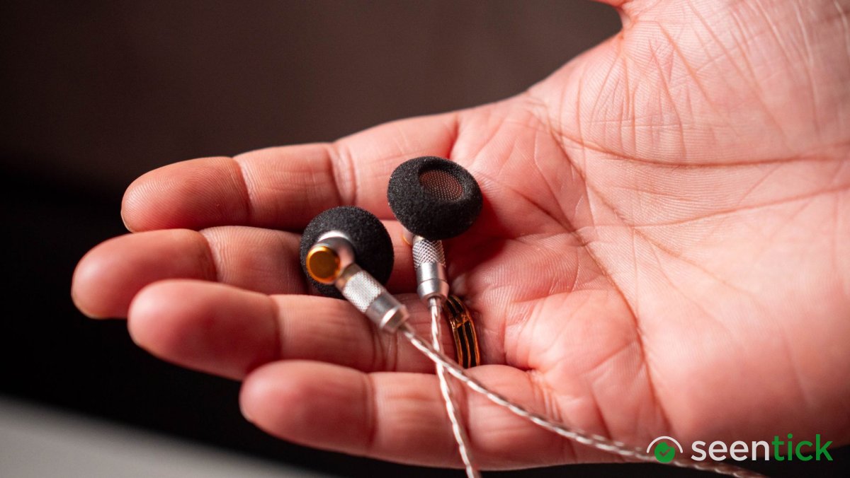 These $40 flat-head earbuds reminded me of the '90s in the best possible way