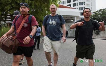 US sailors go shopping before hitting the bars in Thailand after 250-day voyage