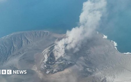 Volcanic Eruption Disrupts Flights at Indonesia\'s Main Airport