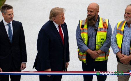 What is the White House press pool and why is it in a row with Trump?