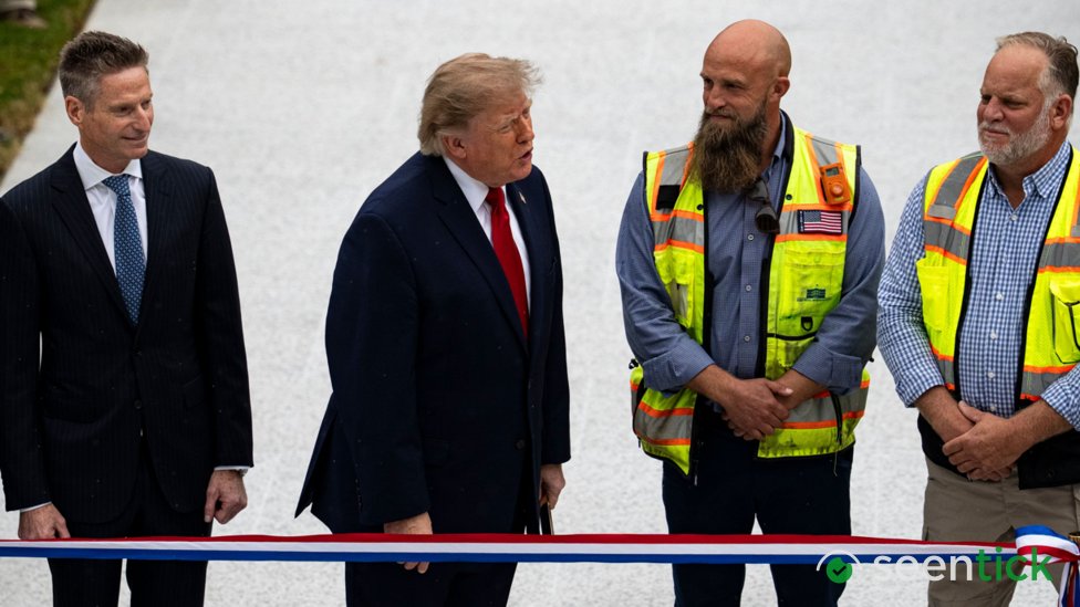 What is the White House press pool and why is it in a row with Trump?
