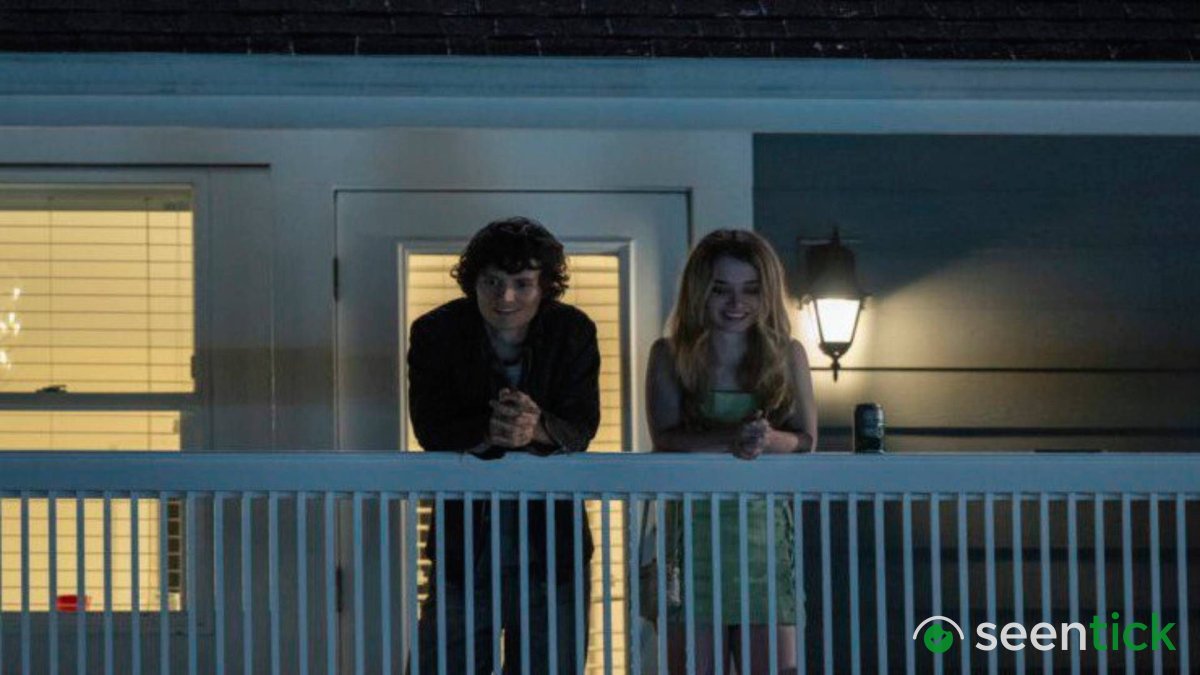Carrie's Mike Flanagan explains why he chose to exclude one infamous scene