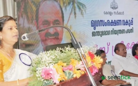 Keralam to install Rs 10 sanitary napkin vending machines at public places