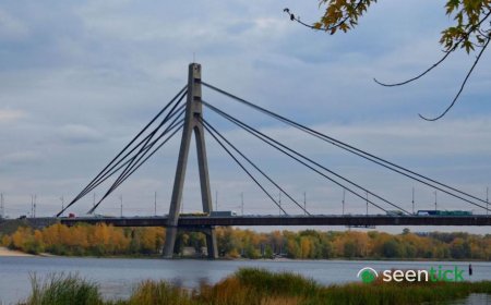 Russia strikes second major bridge in Kyiv, mayor says