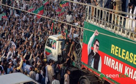Supporters of jailed ex-PM Imran Khan march to Pakistan capital